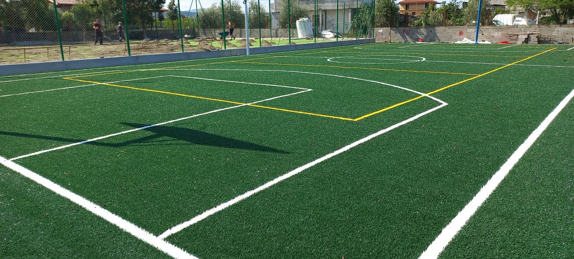 Bar artificial për futboll, basket dhe volej